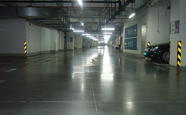 固化劑地坪和環(huán)氧地坪哪個(gè)貴?