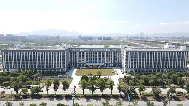 高效供貨 滿足多個醫(yī)療空間應(yīng)急建設(shè)需求.jpg