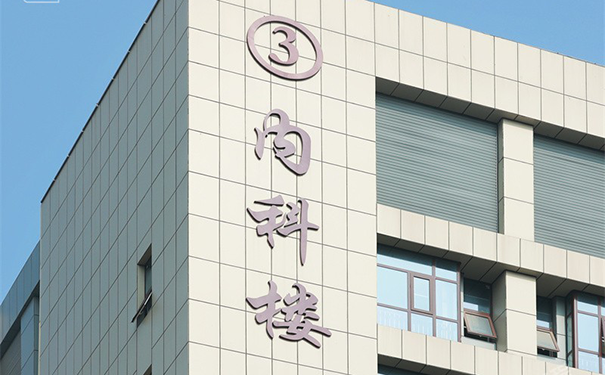 氟碳漆屬于水性涂料還是溶劑型涂料？